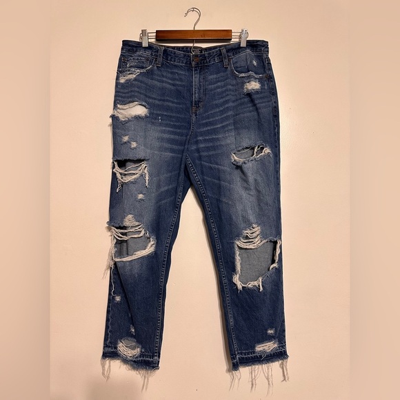 Abercrombie Annie High Rise Distressed Girlfriend Jeans size 14 - Picture 1 of 4
